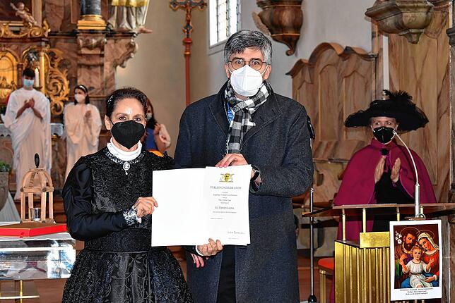 Die Ehrennadel des Landes überreichte Landrat Martin Kistler im Auftrag des Ministerpräsidenten an Corinna Vogt aus Ühlingen.