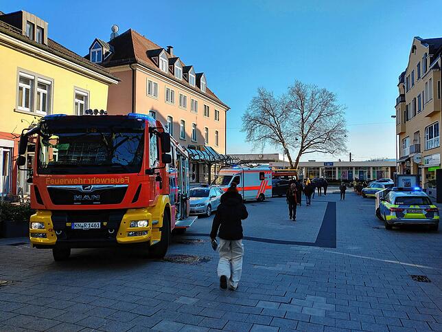 Nicht nur Feuerwehr, auch Polizei und Rettungsdienst waren vor Ort.