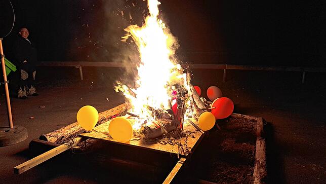 Bild 9: Öflingen im Ausnahmezustand: Die eindrucksvollsten Bilder der Bantle-Verbrennung