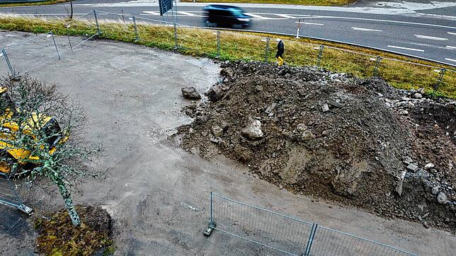 Bauaushub lagert im Januar 2024 auf dem Parkplatz am Notschrei. Er soll mit PAK belastet sein, sagen Umweltschützer.