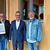 Freude über die neue Scheffelhalle. Die Volksbank-Hegau-Stiftung gibt 50.000 Euro an den Scheffelhallen-Förderverein dazu (von links): ...