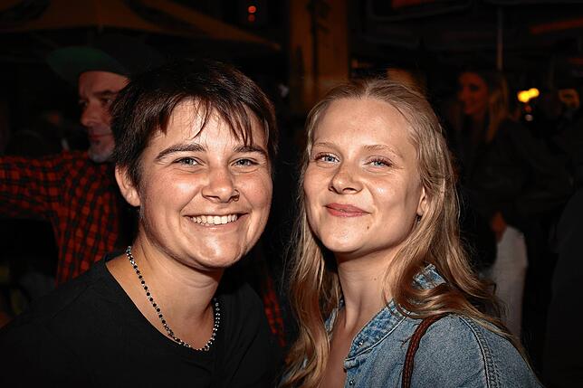 Bild 26: Wollmatinger Dorffest 2025: Wilde Engel bringen Stimmung und Partyfeeling pur