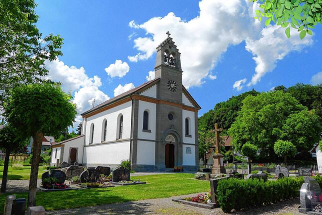 Die Filialkirche St. Martin in Lellwangen: Aufgrund des offenen, stufig gebauten Glockenturms, den die Lellwanger ursprünglich vehement ...