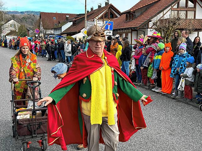 Bild 29: Narren feiern ausgelassen &ndash; Bilder vom Umzug (Teil 2)
