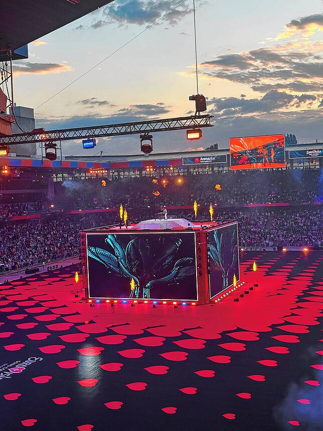 Stimmungsvolle Pre-Show: DJ Antoine bringt den St. Jakob-Park kurz vor dem ESC-Finale zum Beben.