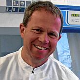 Bild 1: Können die neuen Impfstoffe die menschlichen Gene verändern? In den Sozialen Medien kursieren viele Mythen. Wir haben einen Experten gefragt