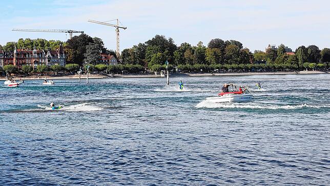 Bild 29: Konstanzer Seenachtfest 2022: Ein Highlight des Tages ist die Wasserski-Show