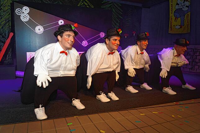 Patrick, Peer, Marc und Reinhold Gensle haben sich als „4 Genöre“ verkleinern lassen.