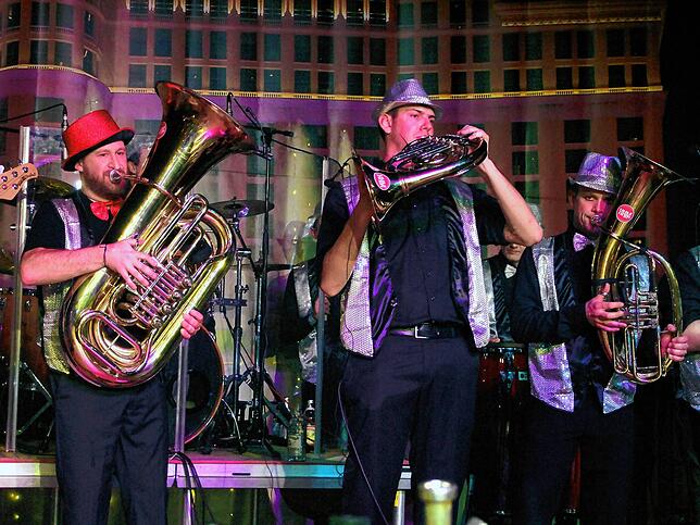 Bild 11: Viva Las Vegas &ndash; Bilder vom Holzhauerball im Milchwerk (2)