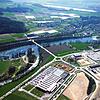 Als Standort für die neue Waldshuter Rheinbrücke ist, wie auf dieser Fotomontage dargestellt, der Bereich beim Kreisverkehr am ...