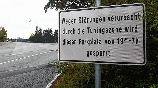 Neuerdings wegen Auto-Tunern gesperrt über Nacht: Der BSV-Parkplatz in Schwenningen.