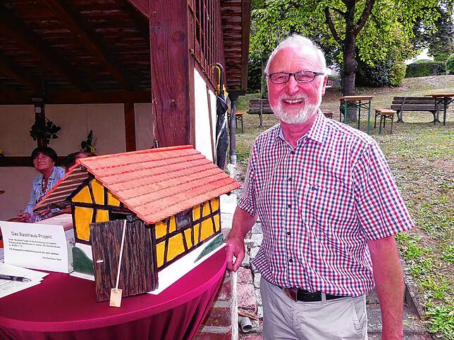Karl-Heinz Berning hat das Backhäusle im Maßstab 1:12 errichtet.
