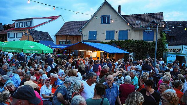 Bild 29: Dingelsdorf feiert wieder! Auf dem Dorfplatz findet das Herbstfest statt
