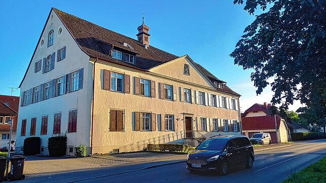 Das alte Schloss markiert bis heute die Mitte des Worblinger Unterdorfs.