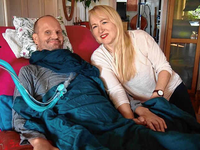 Selbstbestimmtes Sterben als Menschenrecht: Jan und Vera Weber. Er ist an Amyotropher Lateralsklerose erkrankt. Bild: Hofmann