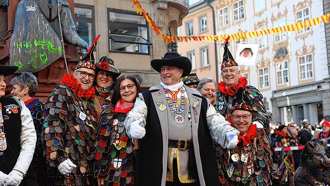 Bild 10: Jetzt geht&lsquo;s um die Wurst! Bilder vom Kaiserbrunnen am Rosenmontag