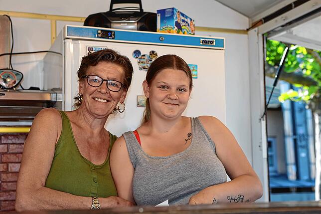 Bild 16: Auf dem See sind die Schiffe unterwegs, im Konstanzer Hafen die Besucher der Bodenseewoche