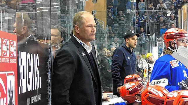 Trainer Steve Walker sah seine Mannschaft in alte Muster verfallen. Bild: Fröhlich