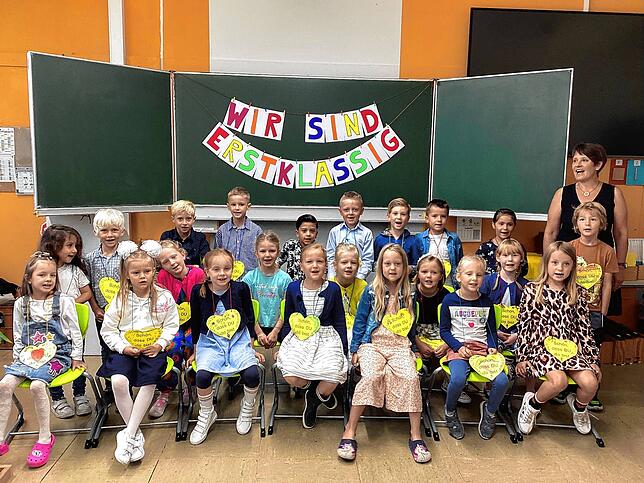 Klassenlehrerin Susanne Frey bei der Einschulung der ersten Klasse der Grundschule Güttingen.