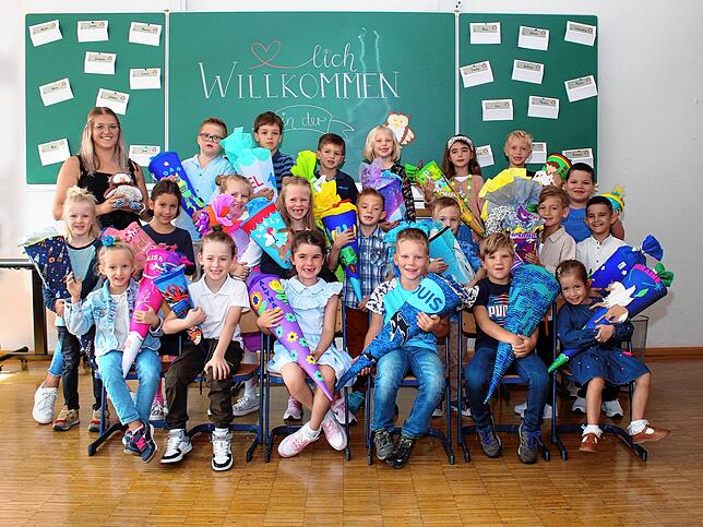 21 Jungen und Mädchen wurden in die Klasse 1b der Gemeinschaftsschule Rheintal, Standort Hohentengen eingeschult. Klassenlehrerin ist ...