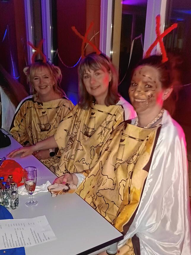 Bild 32: Waldshut: Frauen feiern ausgelassen bei der unvergesslichen Frauenfasnacht – Bilder hier!