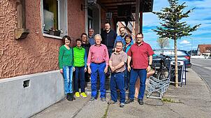 Sie bilden den Vorstand des Bezirksimkervereins, vorne von links: Iris Müller, Agnes Hagenbüchle, Peter Frech, Christian Vetters, Tasso ...