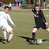 Der Schonacher Chanty Mounivong (links) versucht in dieser Szene, den Gutmadinger Claudius Hirt zu stoppen. Die Schonacher Spieler ...