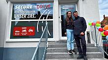 SecureDrive-Inhaber Alban Musliu mit seiner Frau und Mitarbeiterin Hyrishahe.