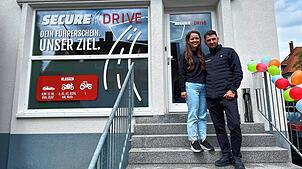 SecureDrive-Inhaber Alban Musliu mit seiner Frau und Mitarbeiterin Hyrishahe.