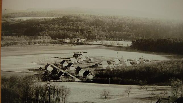 1920 begannen die Lonza-Werke, in Ettikon die ersten Häuser für ihre Arbeiter zu bauen. Weitere Gebäude folgten 1922 – eine bei den ...