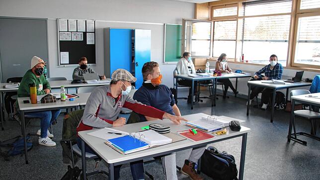 Ab Montag gibt es wieder Präsenzunterricht in den Donaueschinger Schulen. Dann sieht es in den Klassenzimmer aus wie auf dem Bild der ...