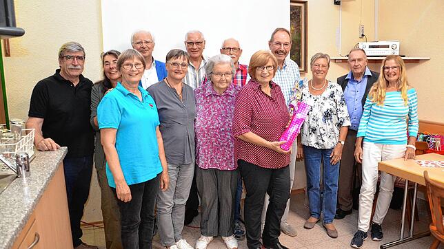 Das ist der aktuelle Vorstand: Marie Louise Jessen, Bruni Struckat, Barbara Mayer, Isolde Hauch, Margot Jäger, Juliane Kehlert (vordere ...