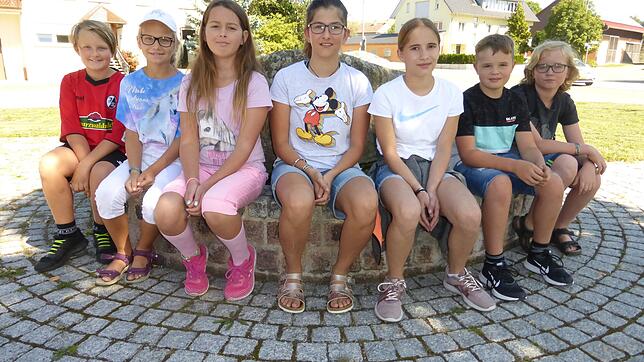 Sieben muntere Kinder fahren zur rätselhaften Entdeckungstour ins Refugium nach Immendingen.