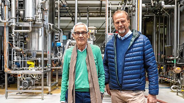 Unternehmer Werner Hofmann (links) und Hanspeter Brunner, Geschäftsführer der Mineralquelle, wollen gemeinsam dafür sorgen, dass das ...