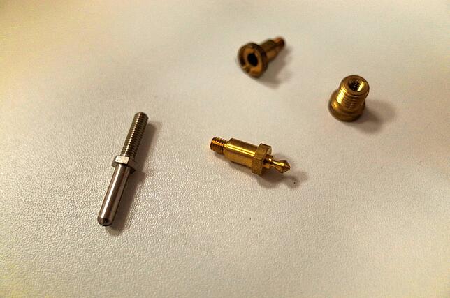 Schrauben für die Bandmaschinen G36, B77 und A77.