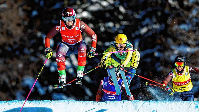 Daniela Maier (mitte) verpasste in Veysonnaz ihren vierten Weltcup-Sieg knapp. Zweimal war die Kanadierin Marielle Thompson (links) ...