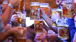 Auf dem Cannstatter Volksfest geht es von Freitag an wieder rund. (Archivbild)