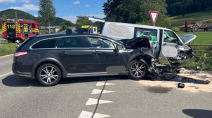 Zu einer Kollision mit zwei Verletzten kam es in Neunkirch/ Kanton Schaffhausen.