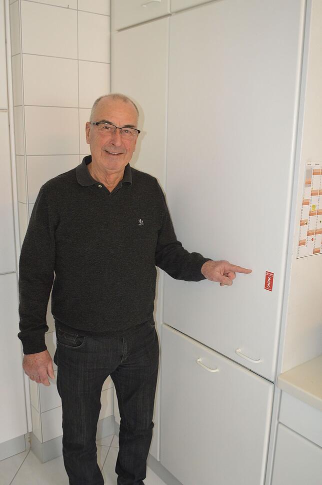 "Die Dosen sollten im Kühlschrank aufbewahrt werden", erklärt Gernot Strohm. "Denn er ist in der Regel leicht zugänglich und praktisch ...
