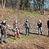 Eine der Pflanz-Gruppen von Fraktion und Stadtverband der CDU Radolfzell im Waldgebiet am Kühbühl im Ortsteil Liggeringen (von links): ...