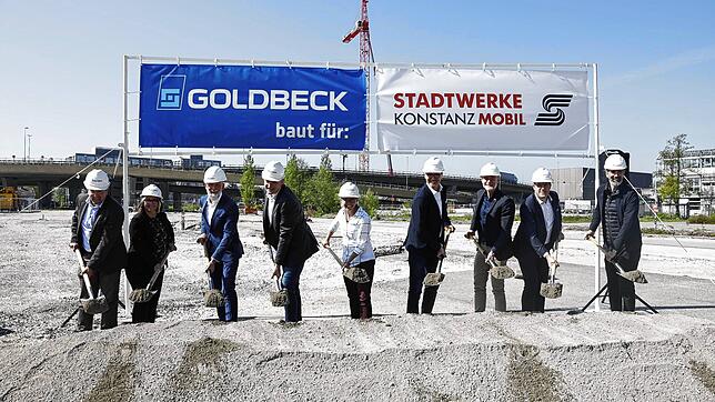 Spatenstich für das neue Parkhaus Europabrücke in Konstanz (von links): Kai Haber (Geschäftsleitung Stadtwerke), Katja Romer ...