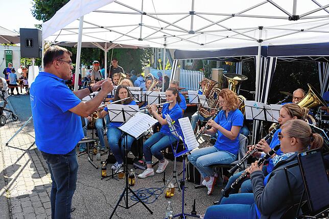 Bild 22: Zahlreiche Besucher beim Dorffest in Stahringen