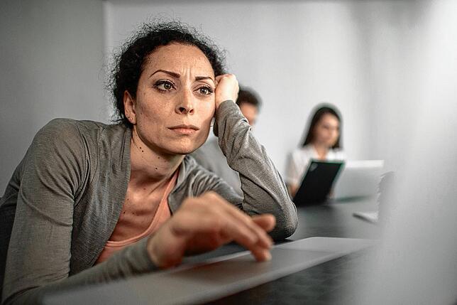 Motivationstief direkt nach dem Urlaub? Ein sanfter Übergang in den Arbeitsalltag beugt dem Post-Holiday-Blues vor.