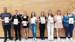 Die Kaufmännischen Schulen Waldshut haben 146 Absolventen der Berufsschule verabschiedet. Sieben von ihnen haben mit einem ...