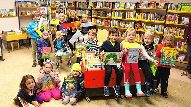 Die Stahringer Ortsteilbibliothek befindet sich seit rund 50 Jahren in den Räumlichkeiten der Grundschule und wird auch dank der kurzen ...