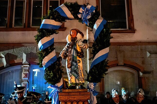 Fastneteröffnung 2025 am Narrenbrunnen.