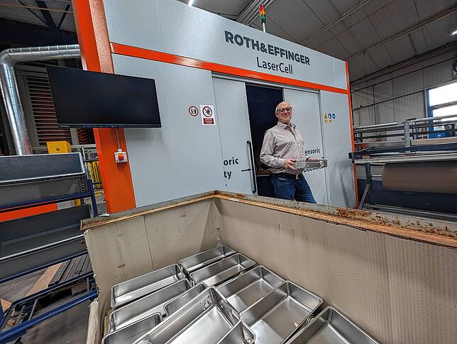 Gebhard Effinger kommt aus der Laser-Kammer.