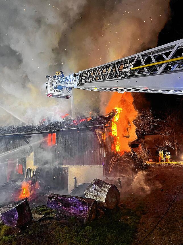 Bild 9: Großeinsatz beim Brand in Dettighofen – das sind Bilder