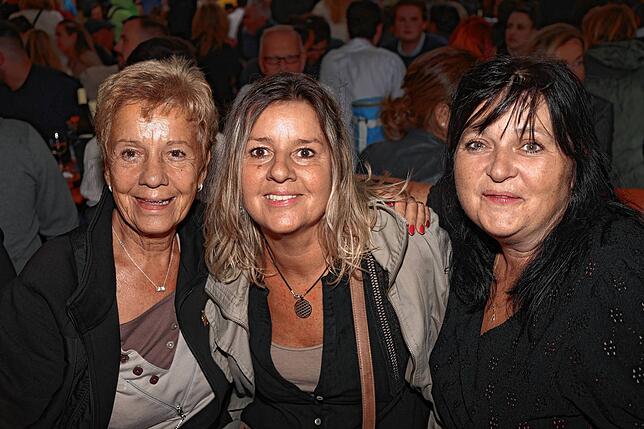 Bild 12: Beim Konstanzer Weinfest 2025 steigt schon am Eröffnungsabend die Stimmung - Die schönsten Bilder