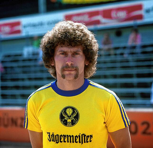 Auch Eintracht Braunschweig hatte 1977 den Likörhersteller Jägermeister als Trikotsponsor – und Paul Breitner in den eigenen Reihen.